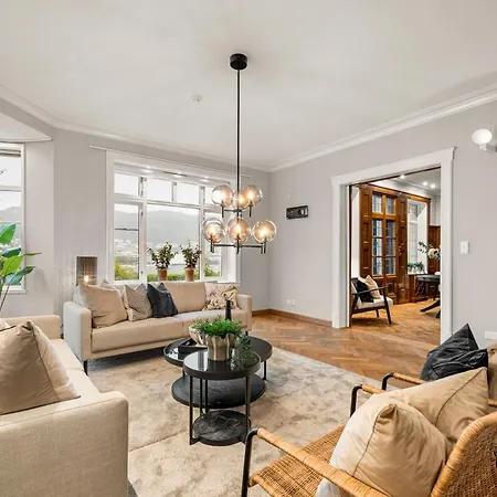 Elegant Historic - Stunning Views * Bergen