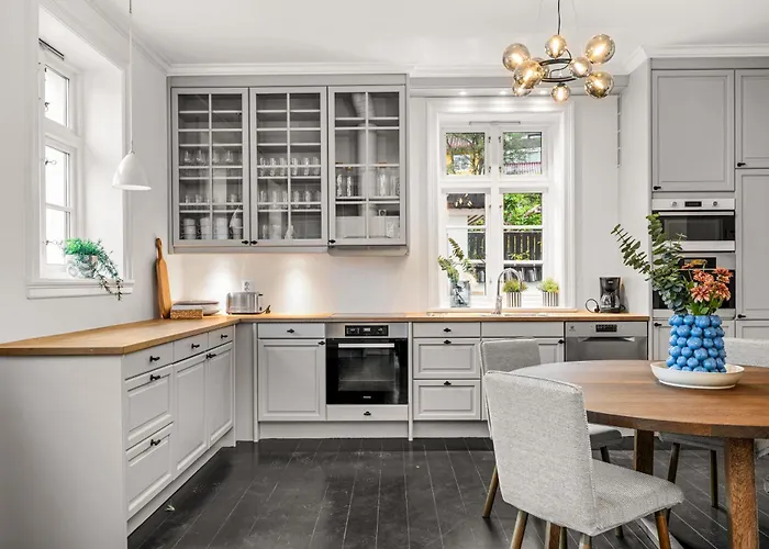 Elegant Historic - Stunning Views * Bergen