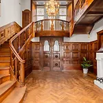 Elegant Historic - Stunning Views Willa Bergen