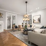 Elegant Historic - Stunning Views Bergen
