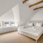 Elegant Historic - Stunning Views Bergen