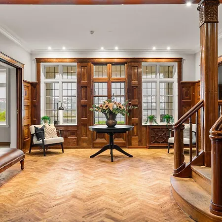 Elegant Historic - Stunning Views Берген