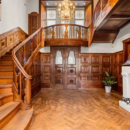 Вилла Elegant Historic - Stunning Views *