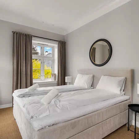 Elegant Historic - Stunning Views Βίλα *