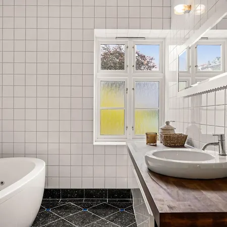 Elegant Historic - Stunning Views Вілла