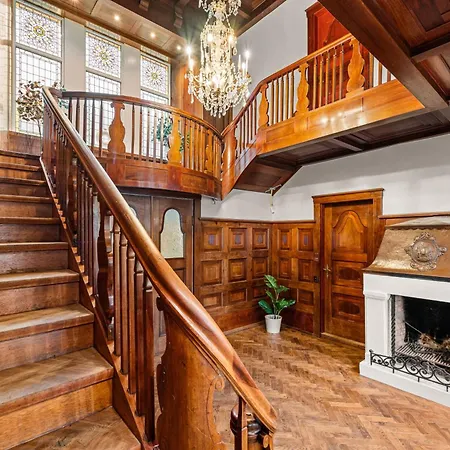 Вілла Elegant Historic - Stunning Views