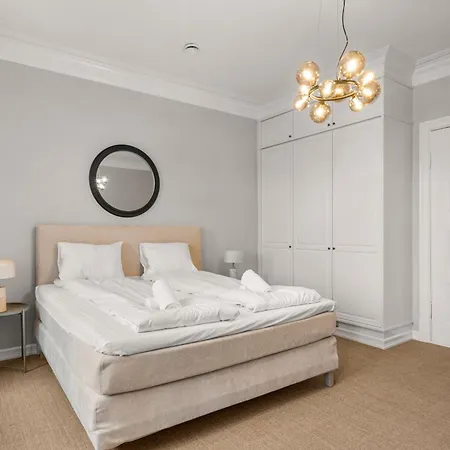 Elegant Historic - Stunning Views Вілла Берген