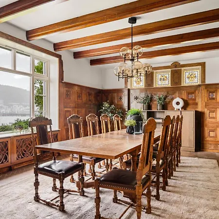 Elegant Historic - Stunning Views Вилла Берген