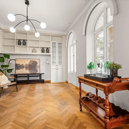 Elegant Historic - Stunning Views Вилла *