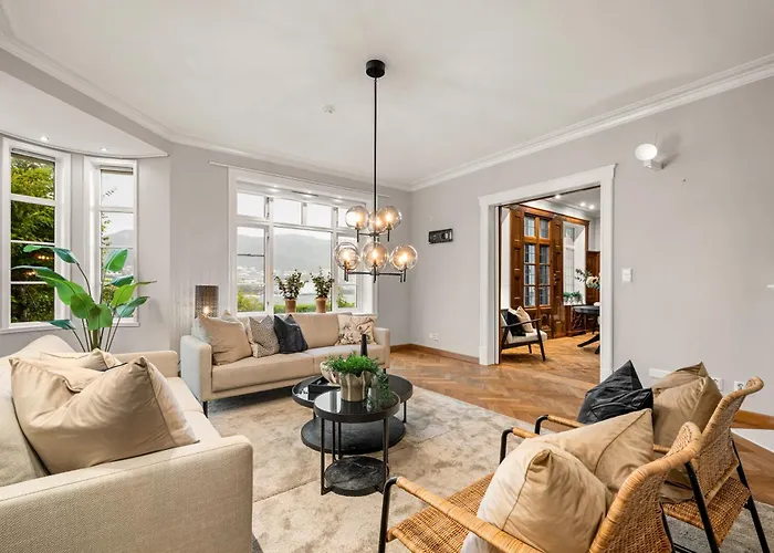 Elegant Historic - Stunning Views * Bergen