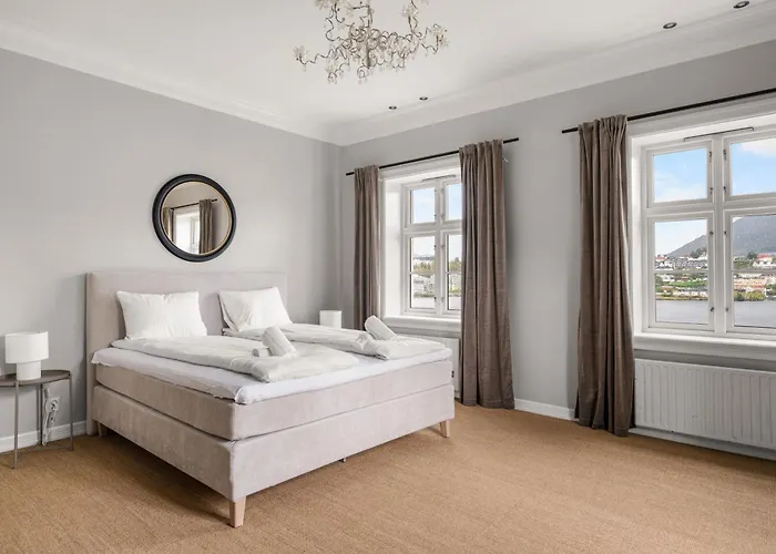 Elegant Historic - Stunning Views *