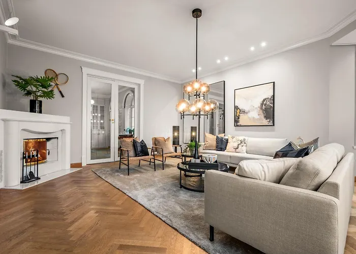 Elegant Historic - Stunning Views Bergen