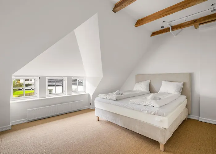 Elegant Historic - Stunning Views Bergen