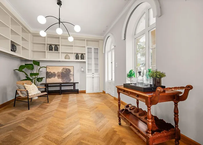 Elegant Historic - Stunning Views Villa