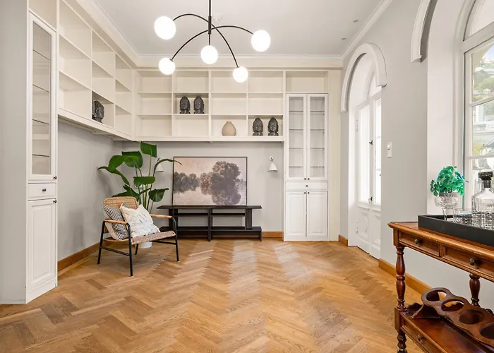 Elegant Historic - Stunning Views