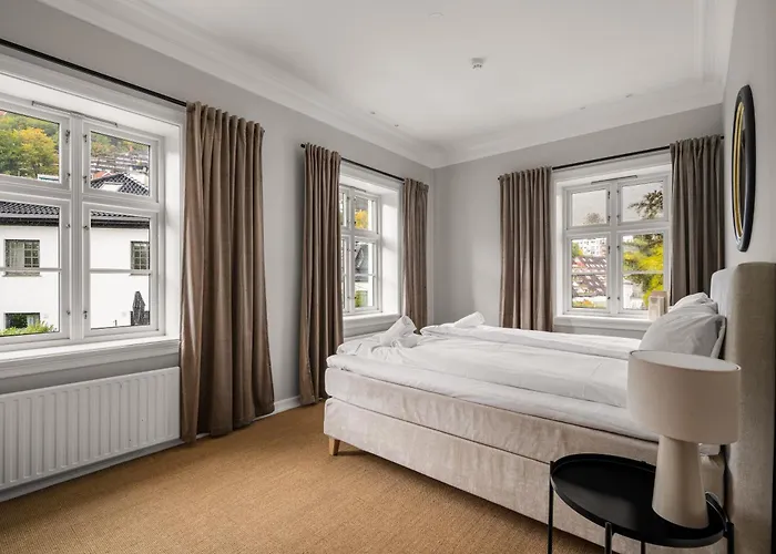 Elegant Historic - Stunning Views *