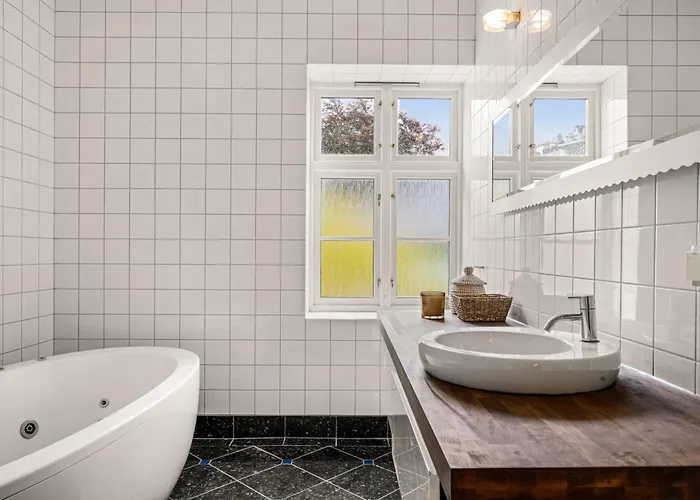 Elegant Historic - Stunning Views Βίλα