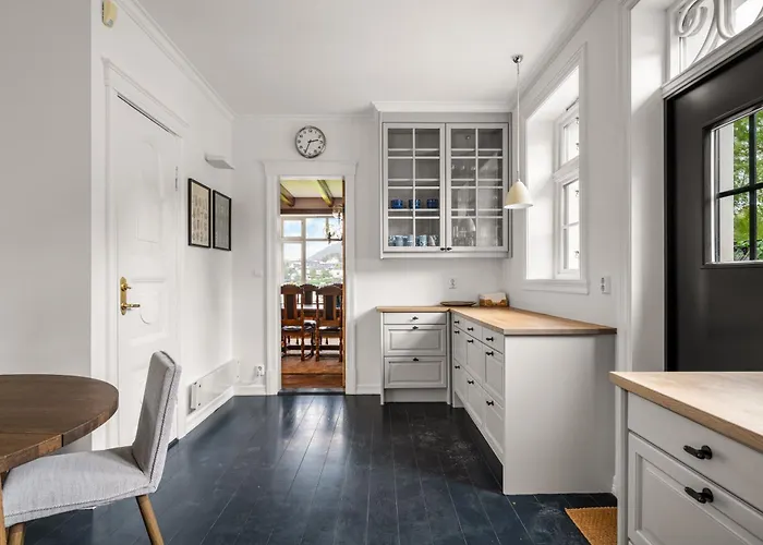 Elegant Historic - Stunning Views Μπέργκεν