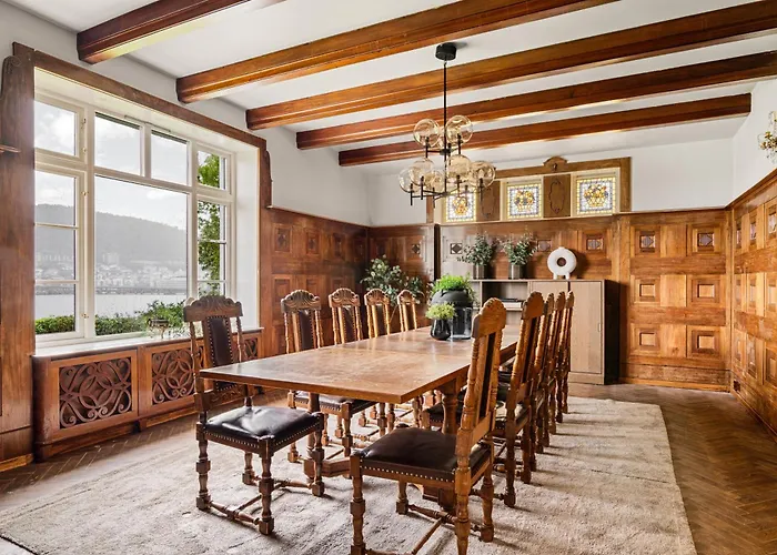 Villa Elegant Historic - Stunning Views Bergen